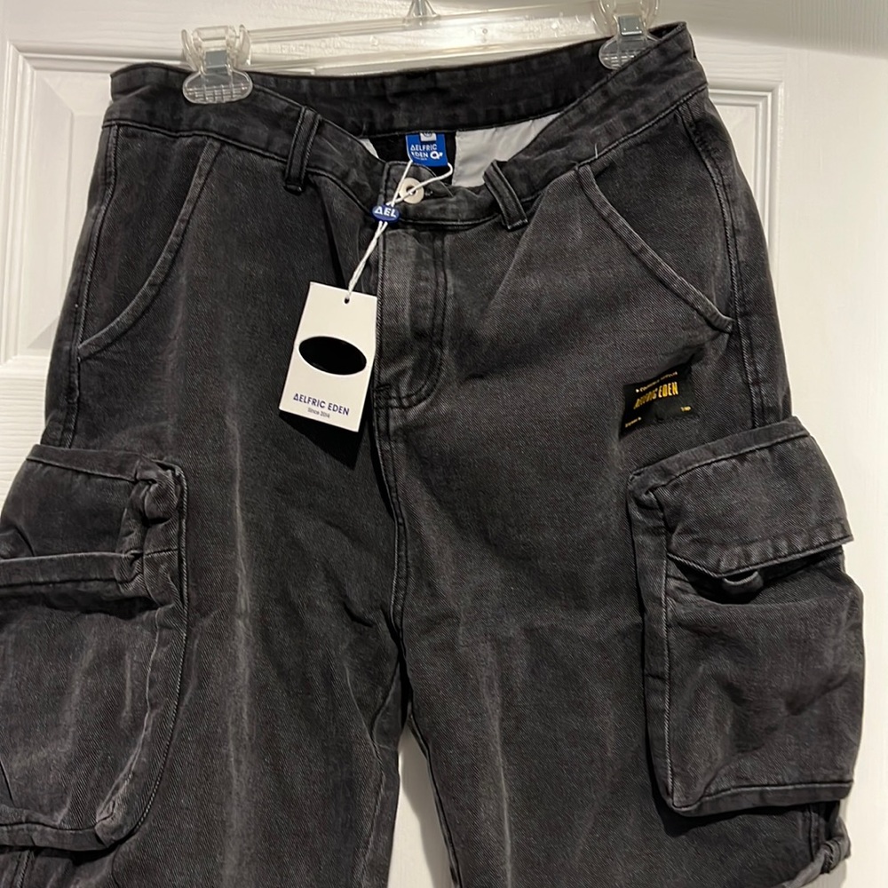 Aelfric Eden black cargo shorts size 32